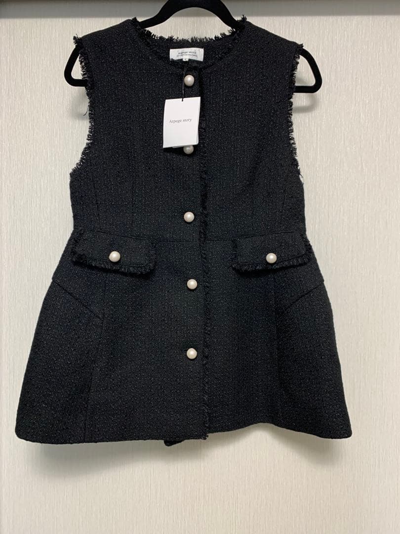 Arpege story パールボタンツイードペプラムジレ
