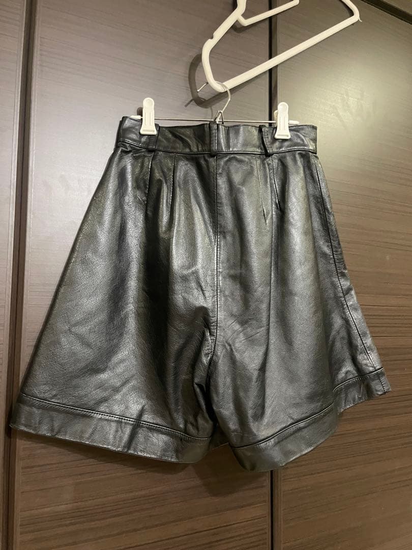 【LEEGA】 ショートパンツ キュロット 黒 F ワイド Aライン 本革