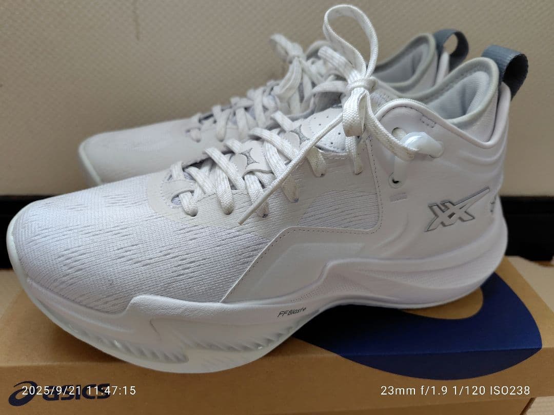 アシックス ノヴァサージロー2 25.0美品 NOVA SURGE Low2