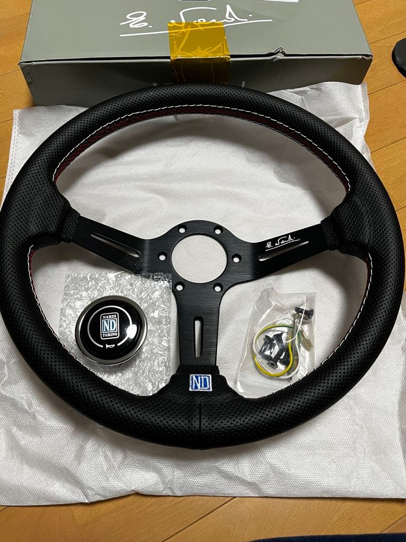 ナルディ　14インチディープディッシュアルミ製、コーンブラックスポーク、JDM