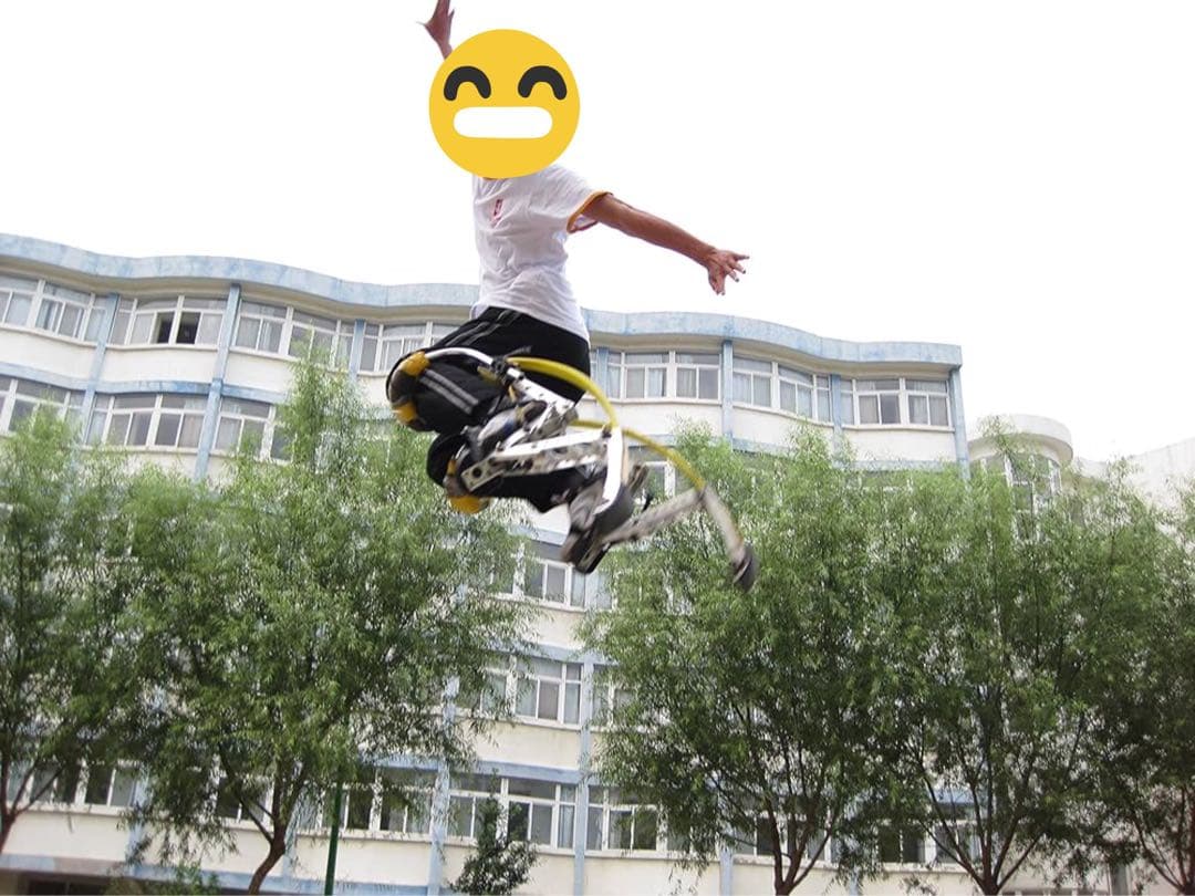 ジャンピングスティルト　SKYRUNNER 大道芸　テーマパーク