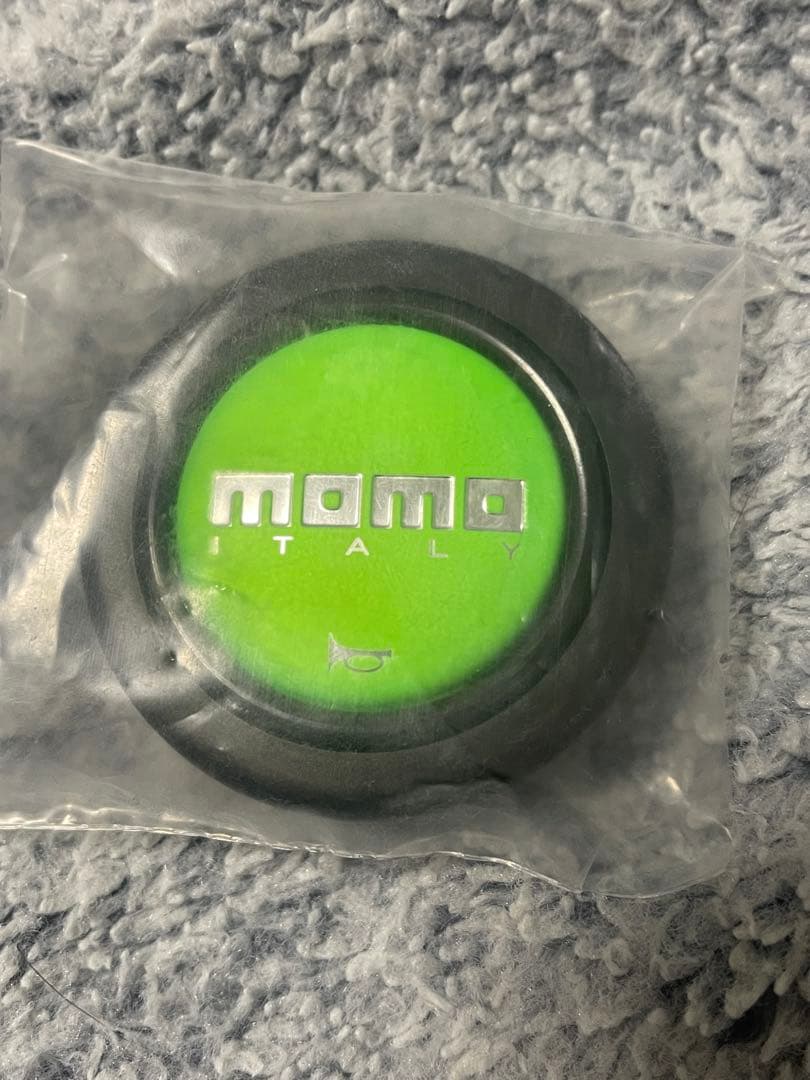 MOMO ホーンボタン 緑