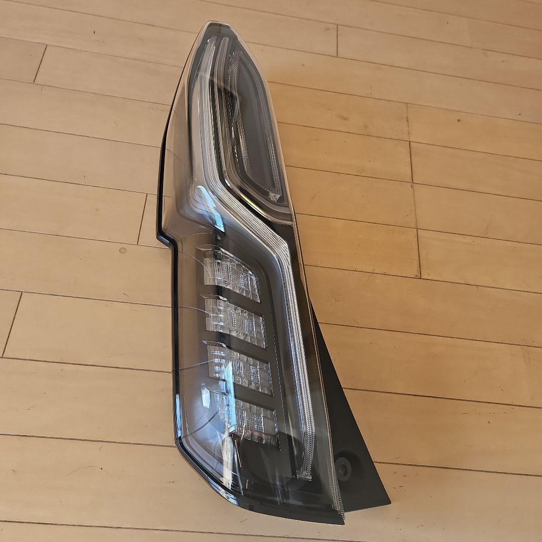 NBOXカスタム　JF-3 左テールランプ　33550-TTA-J513-M1