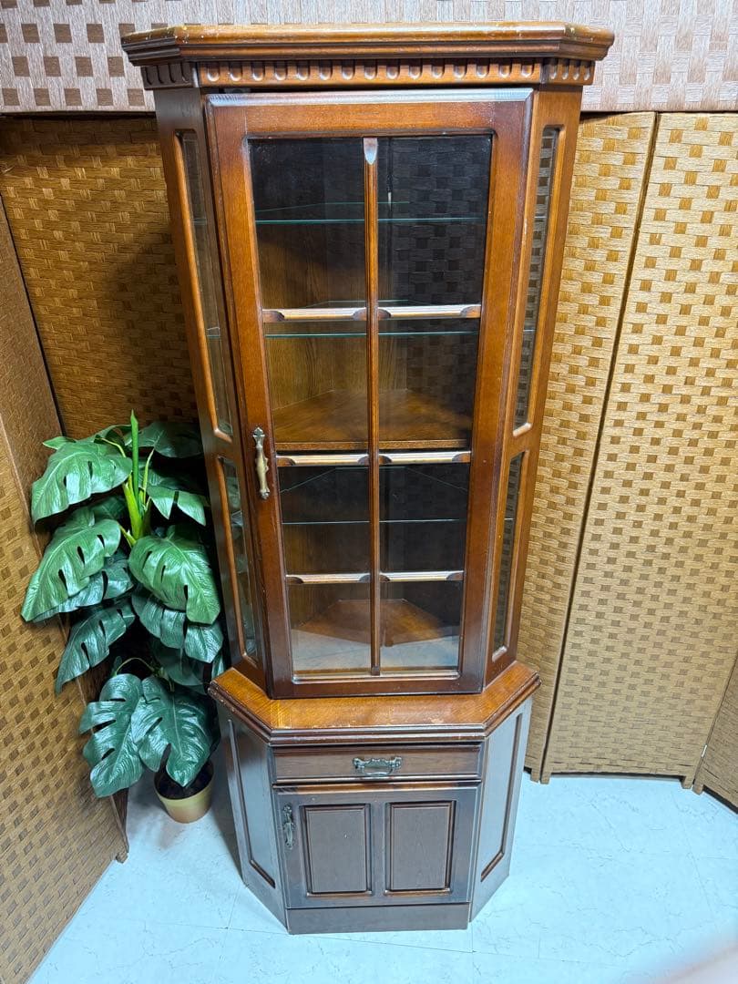 アンティークコーナーカップボード
