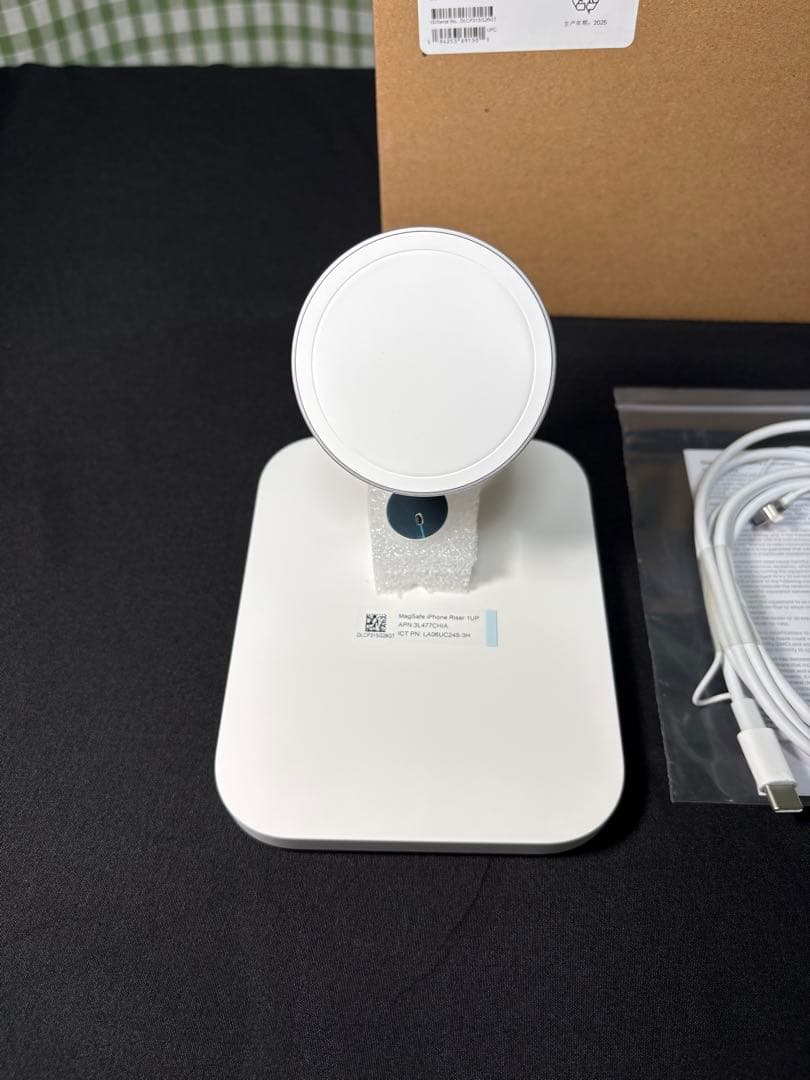 Apple MagSafe 磁気吸着 スタンド型ワイヤレス充電器 非売品 正規品