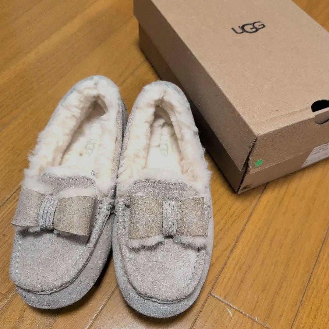 UGGアグ✩アンスレーリボン付きモカシン✩22cmベージュ✩美品