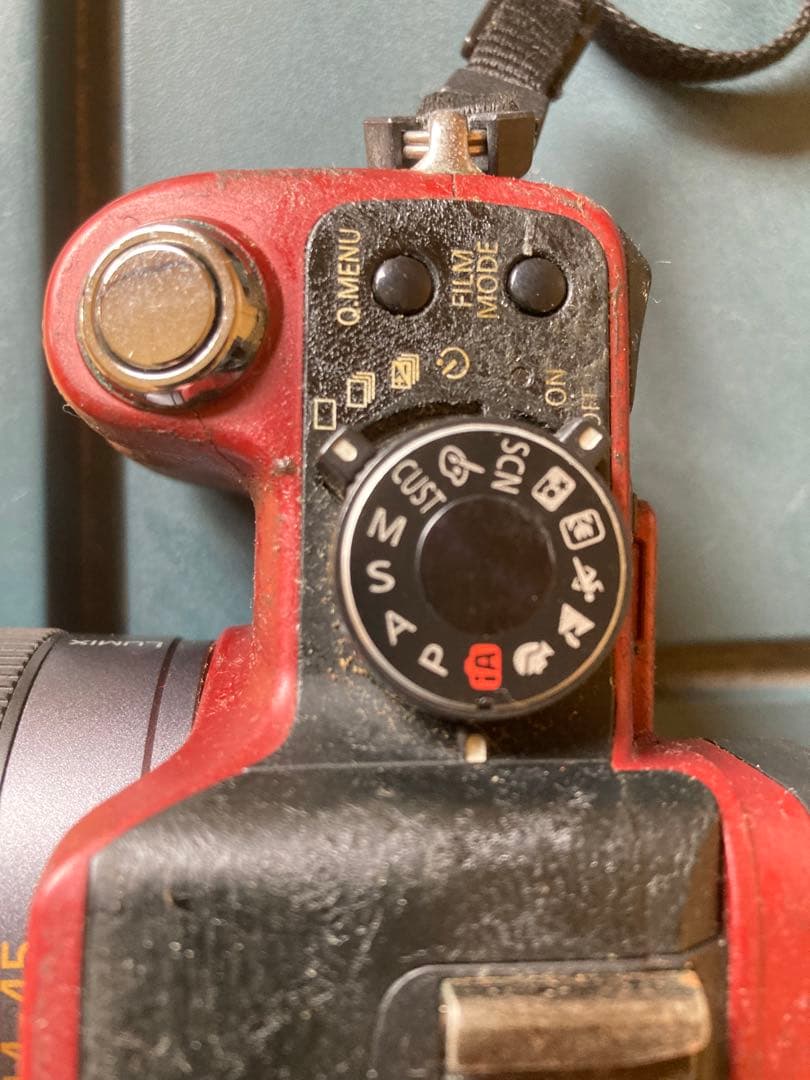 17000→15000円に　LUMIX レッドカメラ 　カメラバッグ付き（中古）