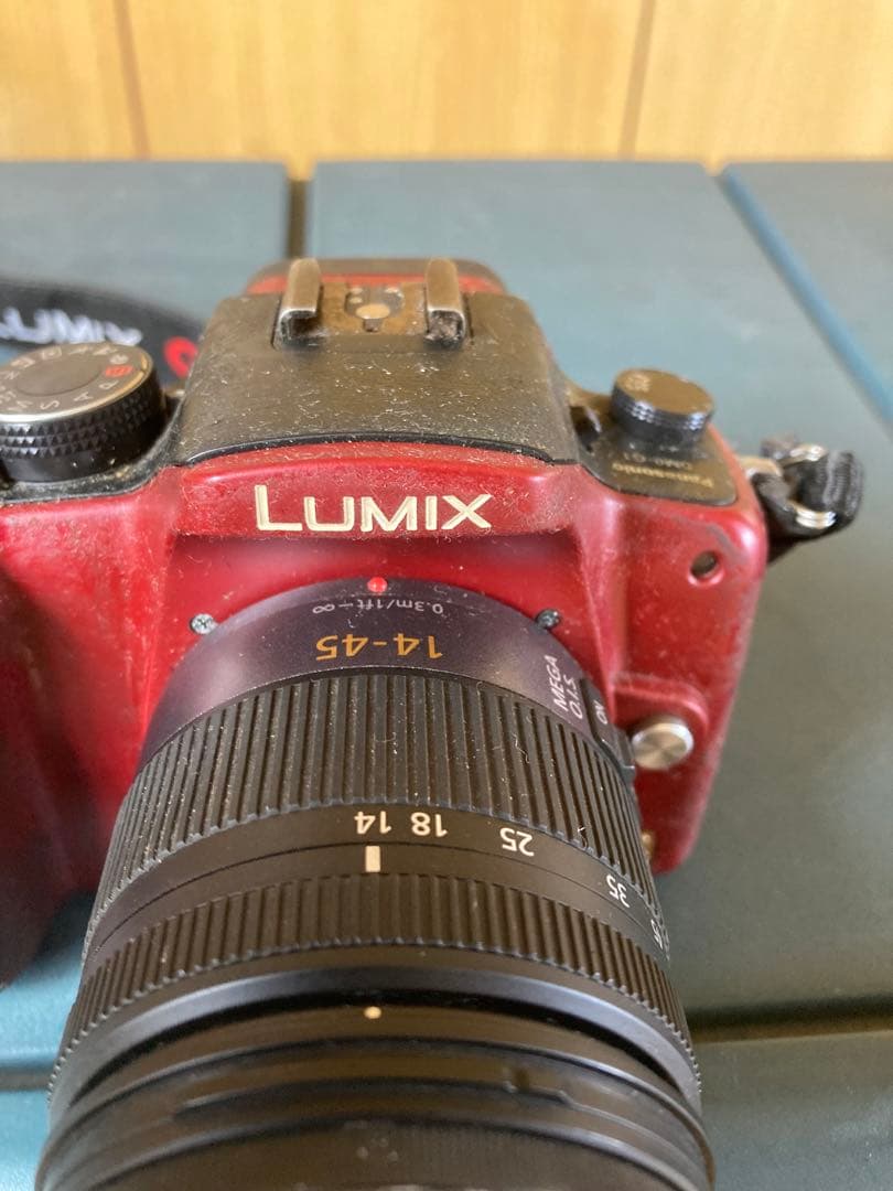 17000→15000円に　LUMIX レッドカメラ 　カメラバッグ付き（中古）