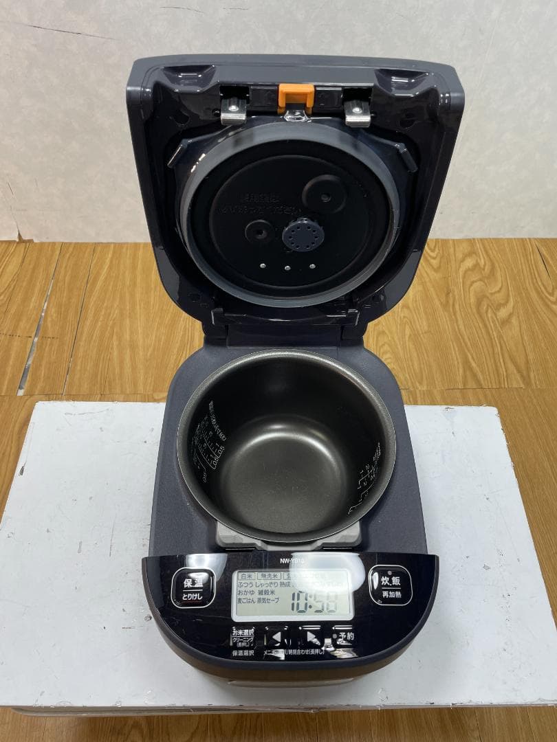 Y♢556 象印 炊飯ジャー 極め炊き 圧力IH　 NW-YB10-BZ　美品！