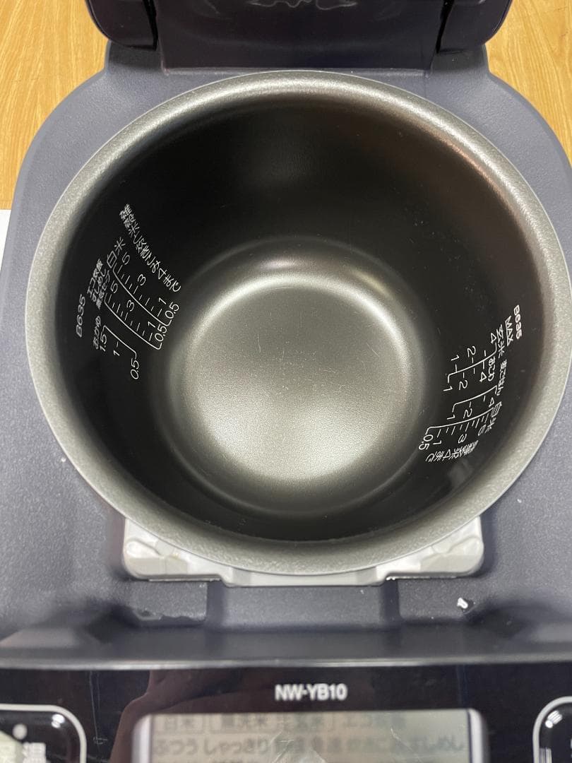 Y♢556 象印 炊飯ジャー 極め炊き 圧力IH　 NW-YB10-BZ　美品！