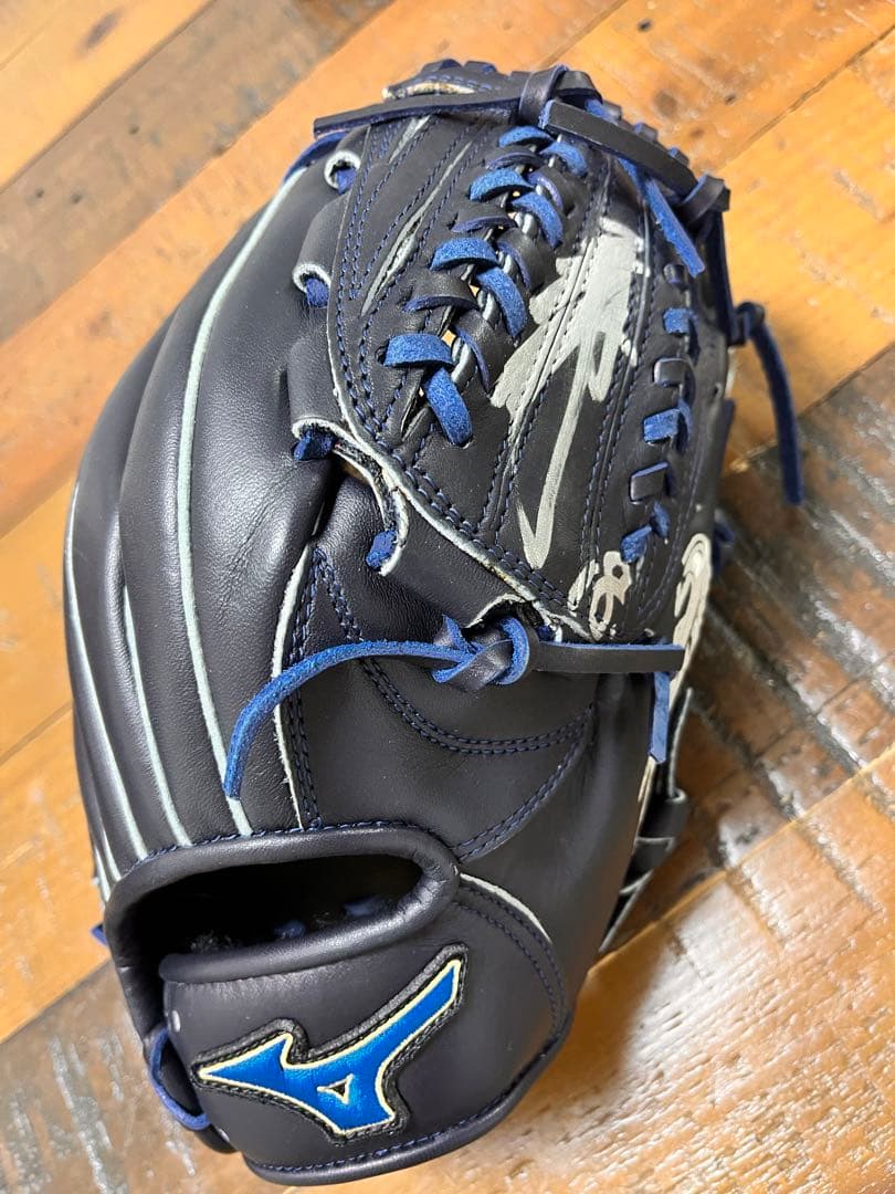 ハ*ス様 横浜denaベイスターズ　三浦大輔監督サイン入り グローブ