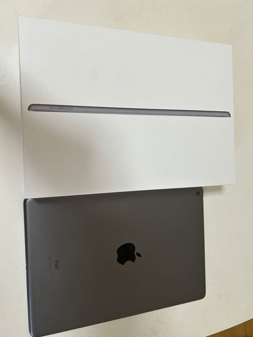 Apple iPad 第8世代スペースグレー 本体