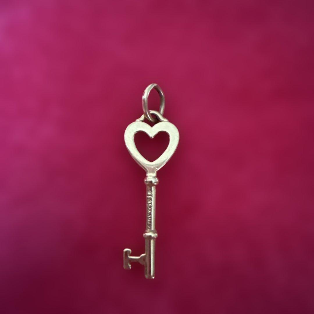 週末限定値下げ　ティファニー　18金ゴールドハート型キー チャーム 約4cm