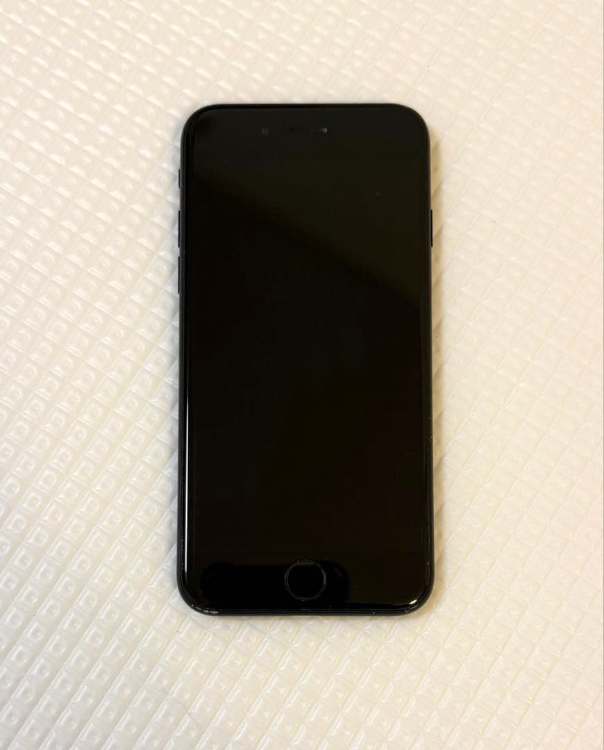 Apple iPhone SE第2世代　64GBブラック