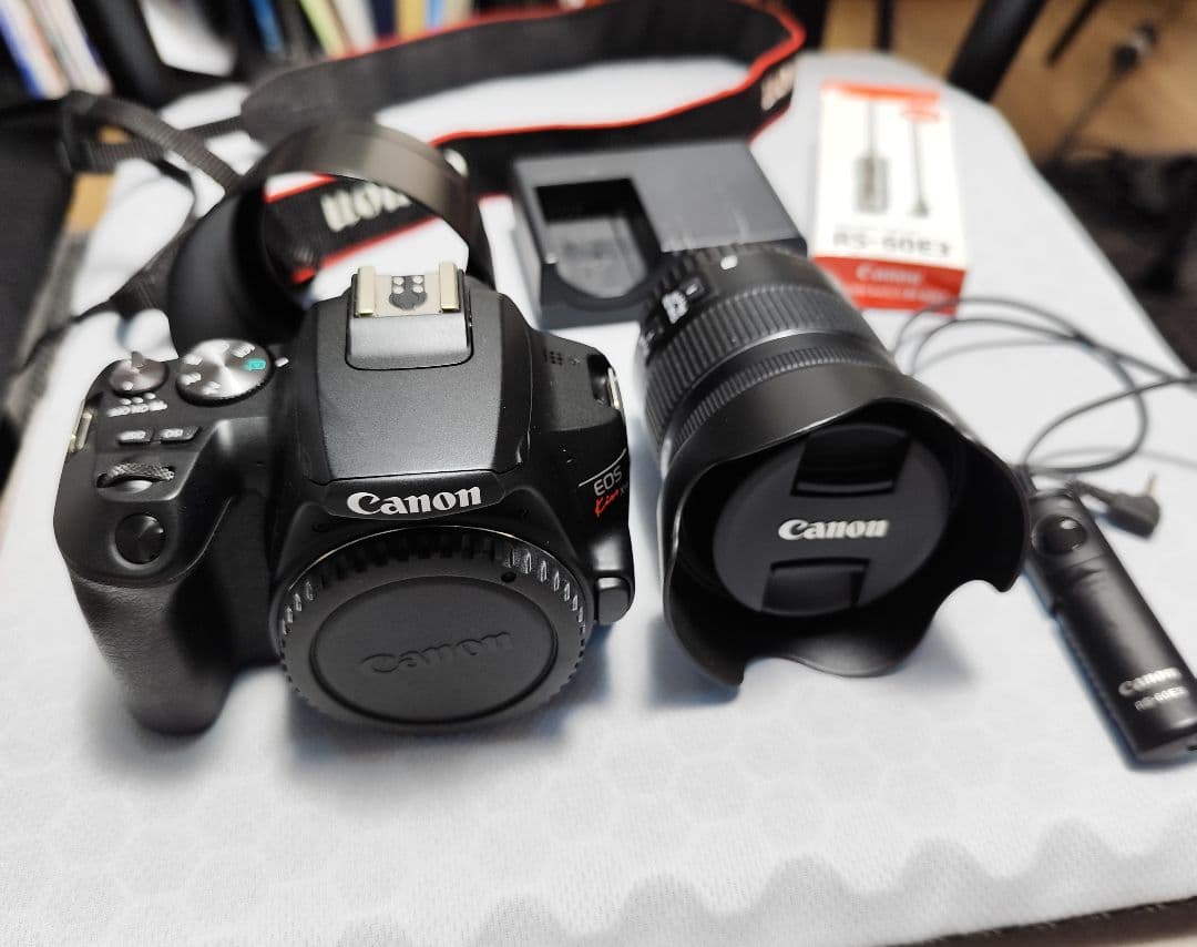 Canon デジタル一眼レフカメラ EOS Kiss X10 標準ズームキット