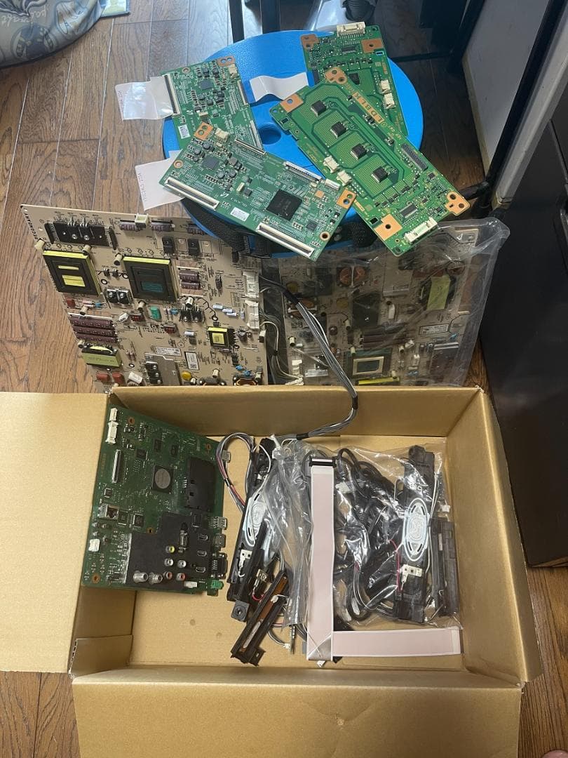 送無★ソニー★テレビKDL-40EX720とKDL-32EX720から基板一式
