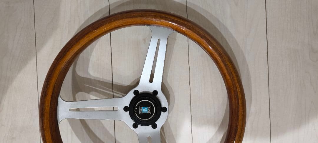 ステアリング　ポール・リカール　ナルディホーンボタン付き！　中古品