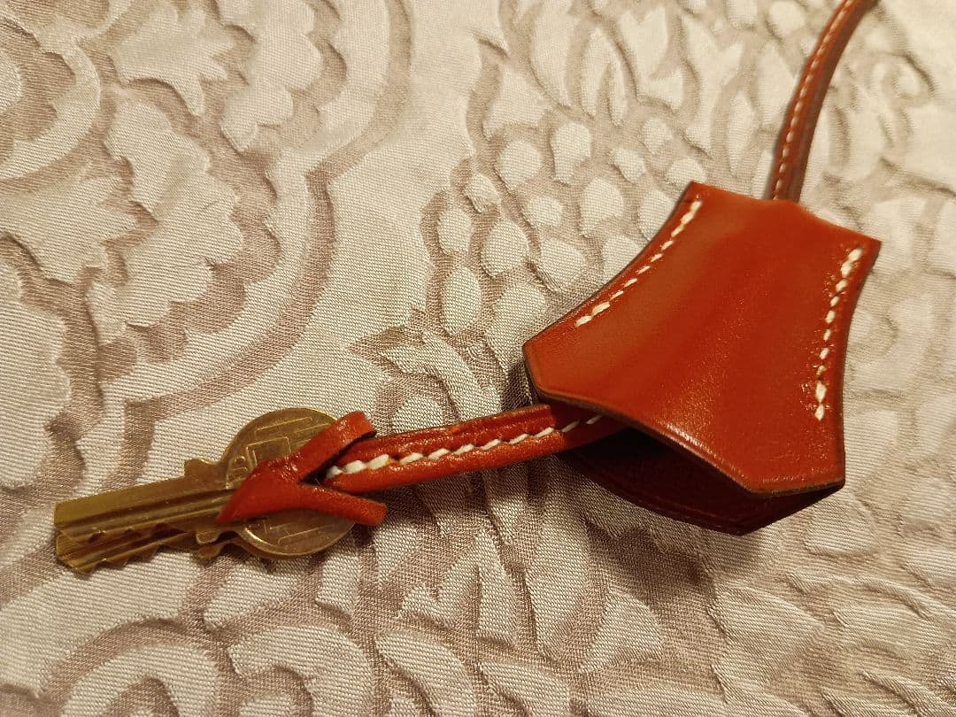 エルメス ケリーバッグ バーガンディ色の付属品 カデナ、クロシェット、鍵