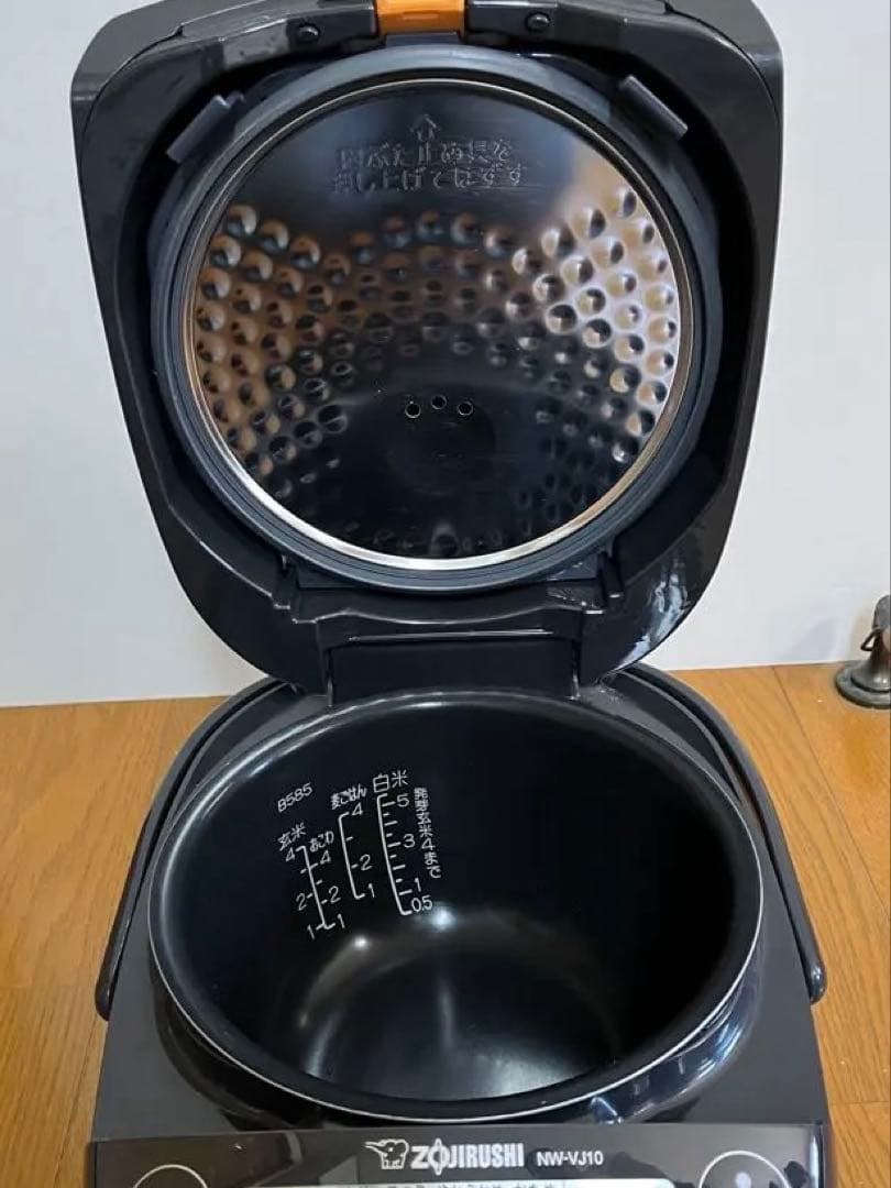 象印 IH炊飯器 NW-VJ10 ブラック　2024年製