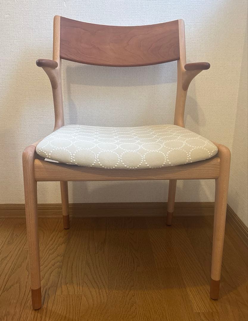 ミナペルホネン生地　enstol国産無垢材 ダイニングチェア　ベージュ