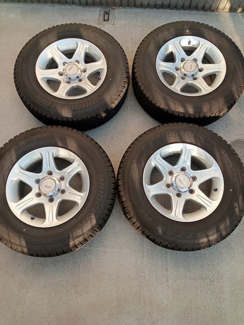 引き取り可(多摩地域)ハイエーススタッドレスタイヤ