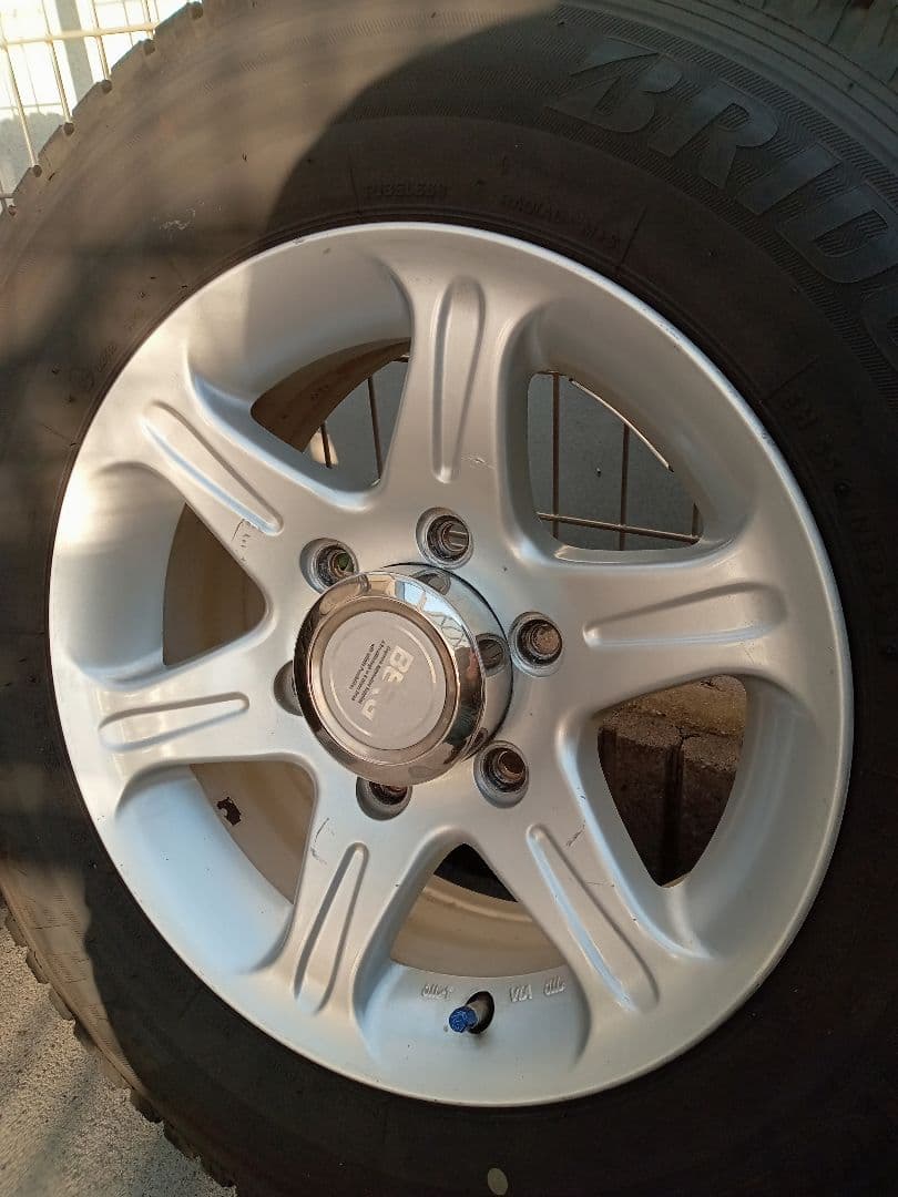 引き取り可(多摩地域)ハイエーススタッドレスタイヤ