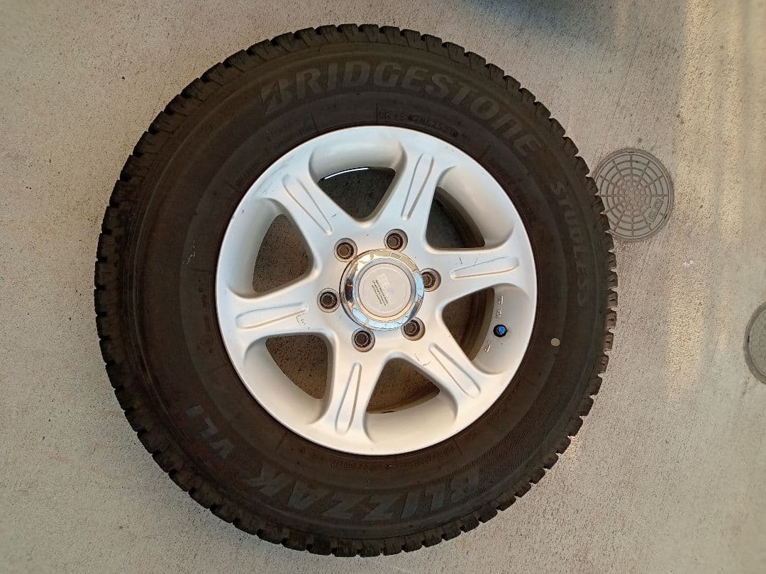 引き取り可(多摩地域)ハイエーススタッドレスタイヤ