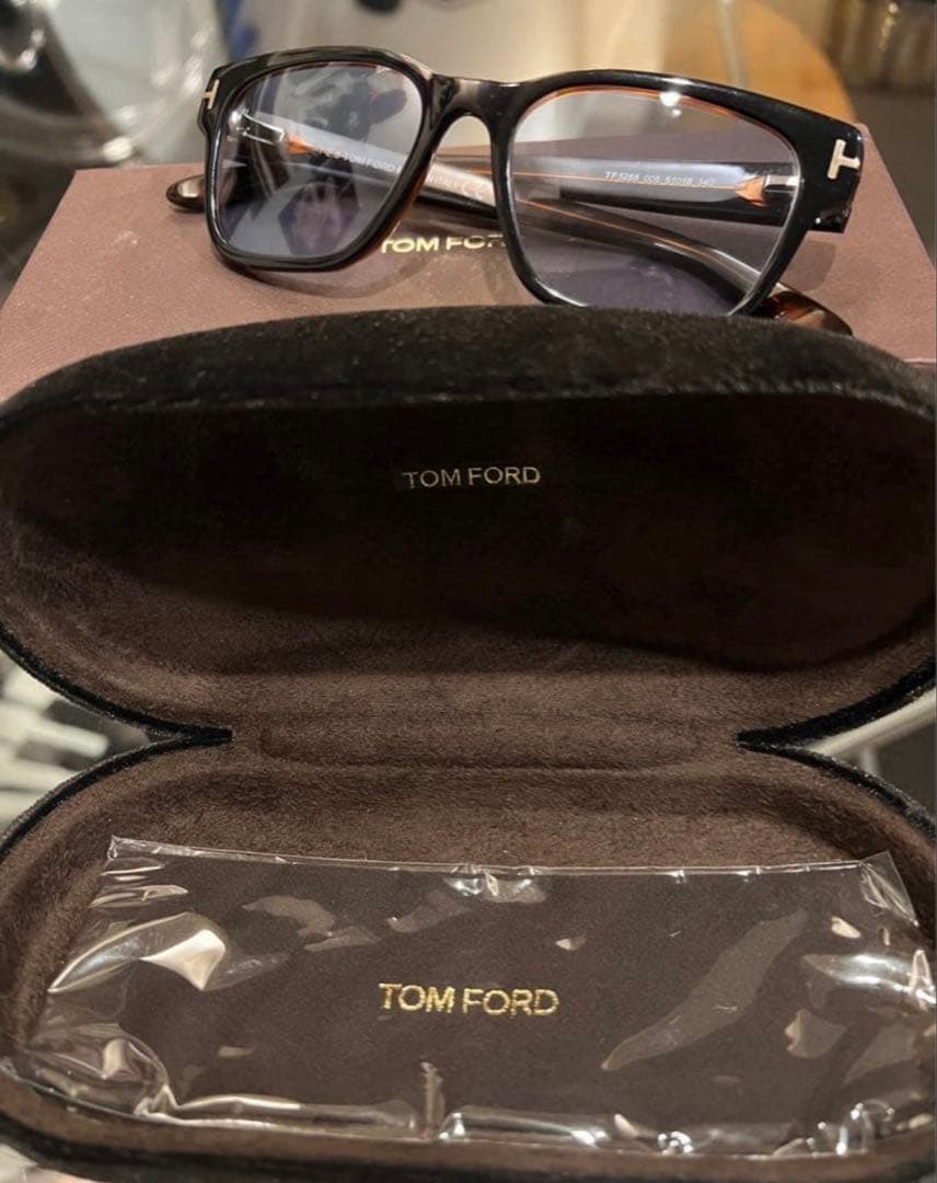 トムフォード　サングラス　TF5288
