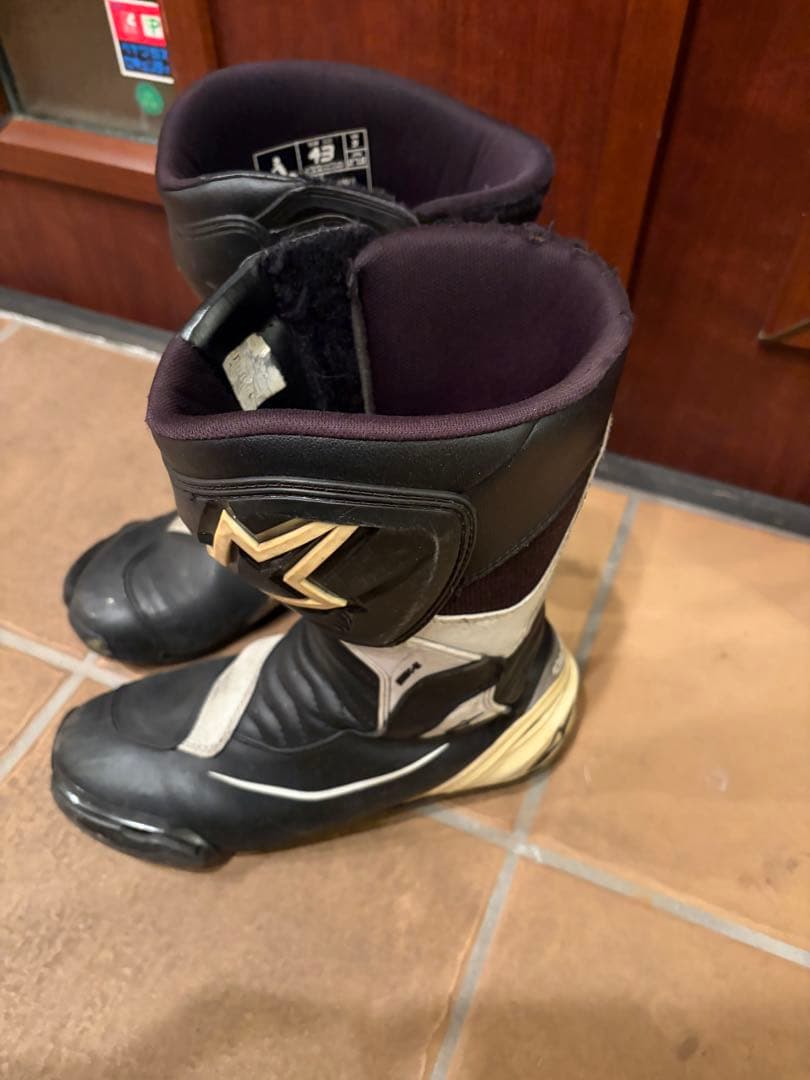 アルパインバイク用レーシングブーツ