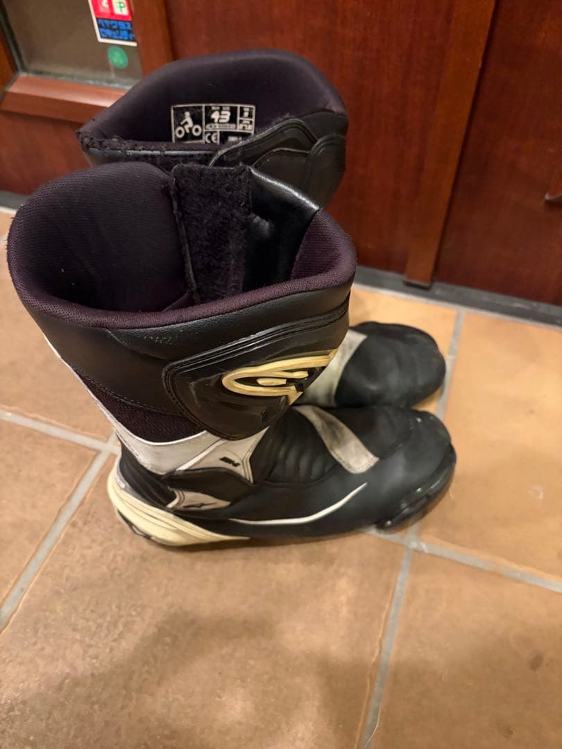 アルパインバイク用レーシングブーツ