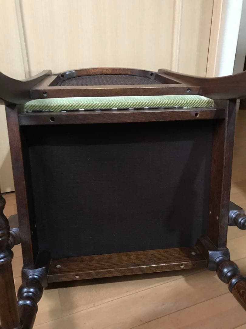 木製　アーム付き　椅子