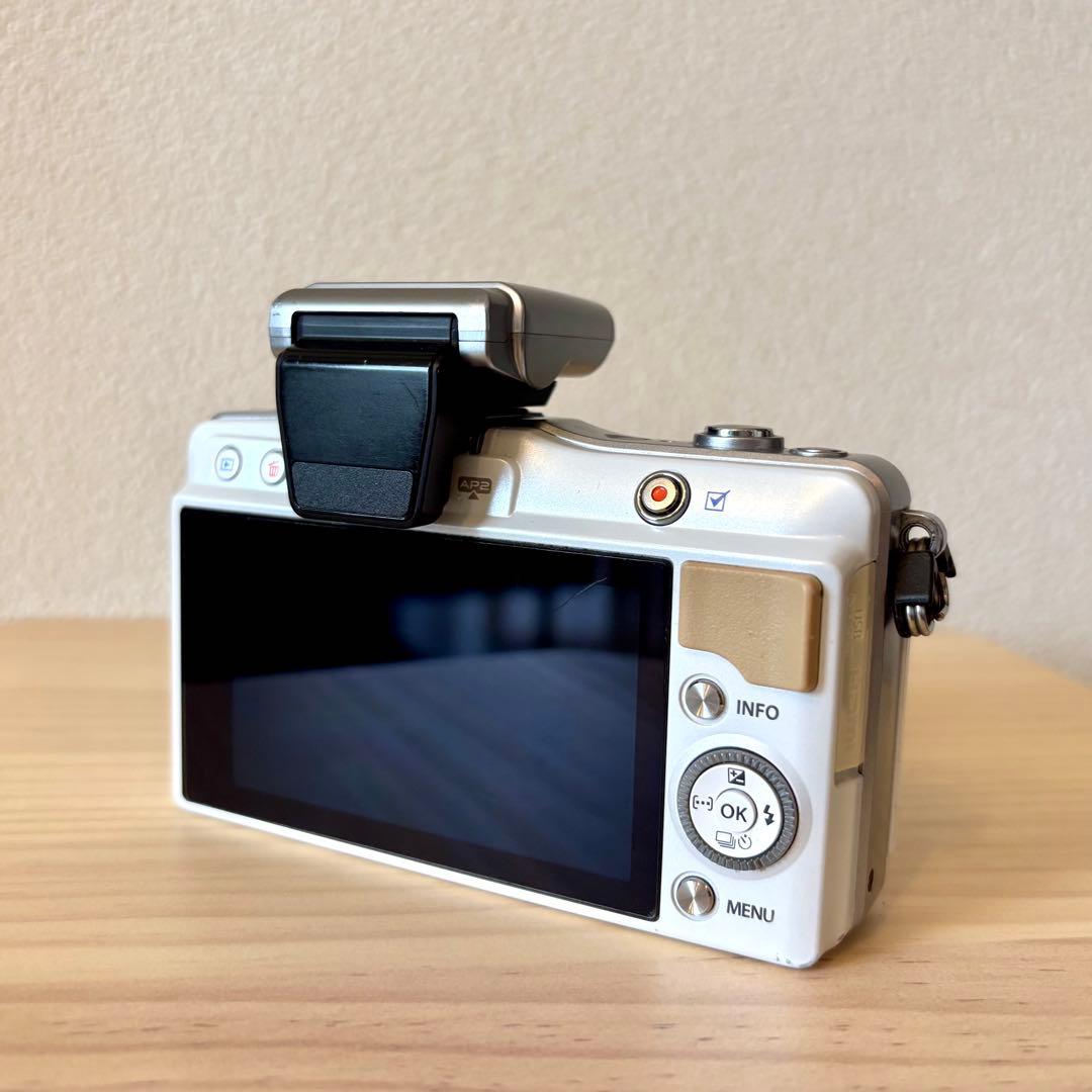 OLYMPUSオリンパス PEN mini E-PM2 ホワイト ミラーレス一眼