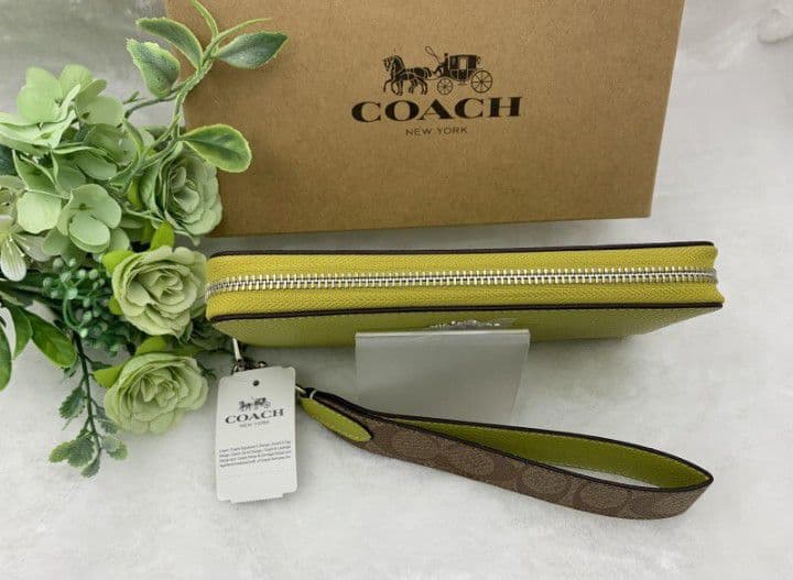 新品未使用コーチ長財布イエローシグネチャーレディースメンズ送料無料即日発送