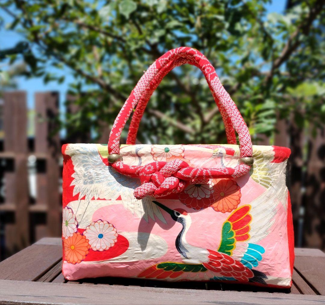 一閑張りバッグ 　鶴、花　華やか　赤　ピンク　緑　縮緬　ハンドメイド