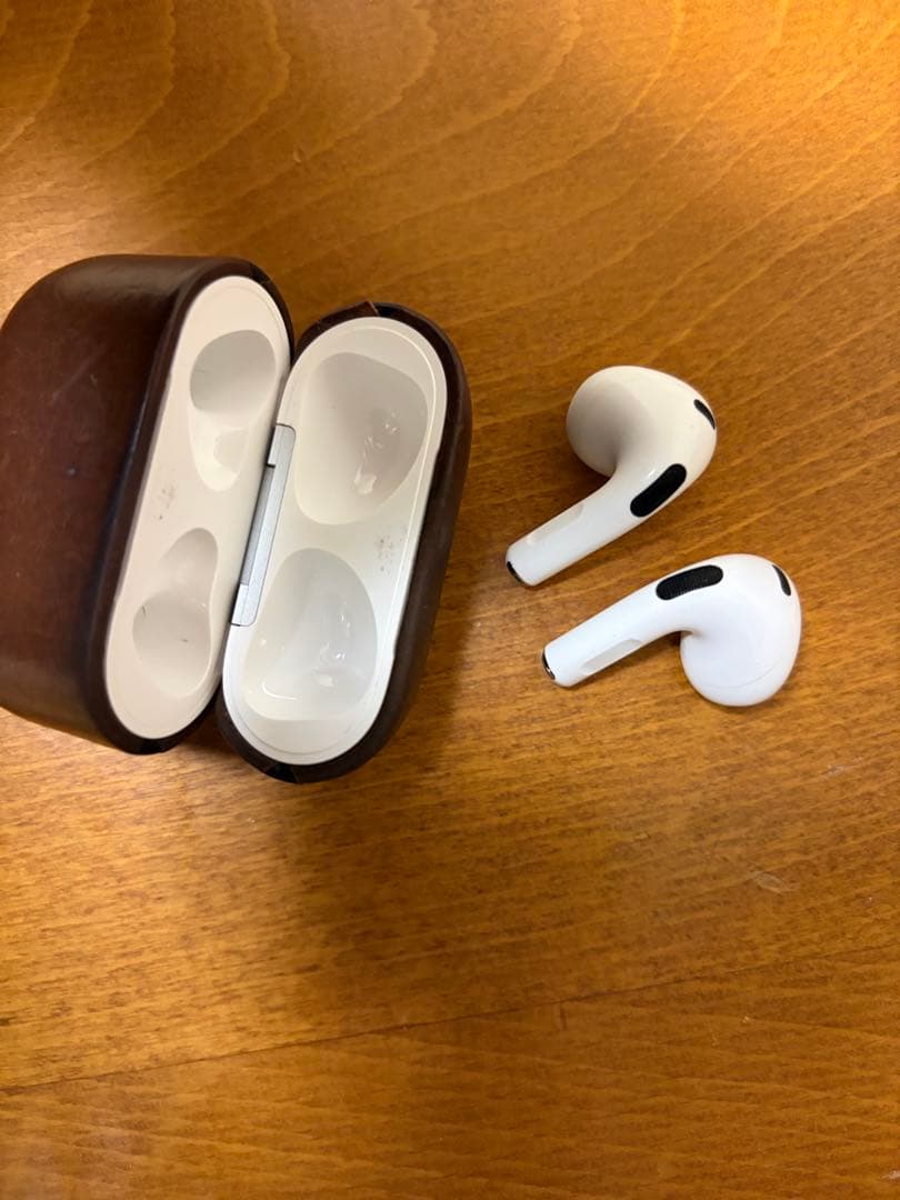 Apple AirPods3＋MOMADレザーケース付き