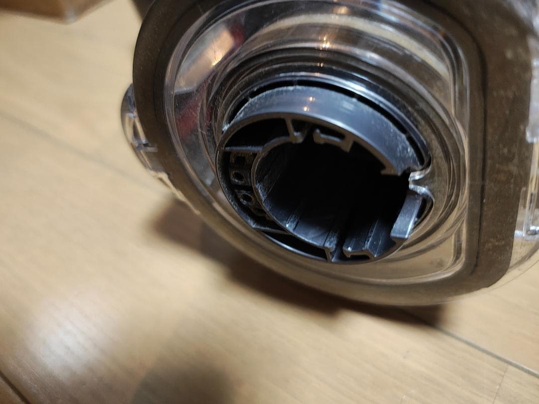 ダイソン★コードレス掃除機★V10本体★ＳV12★バッテリー新品と同等★4