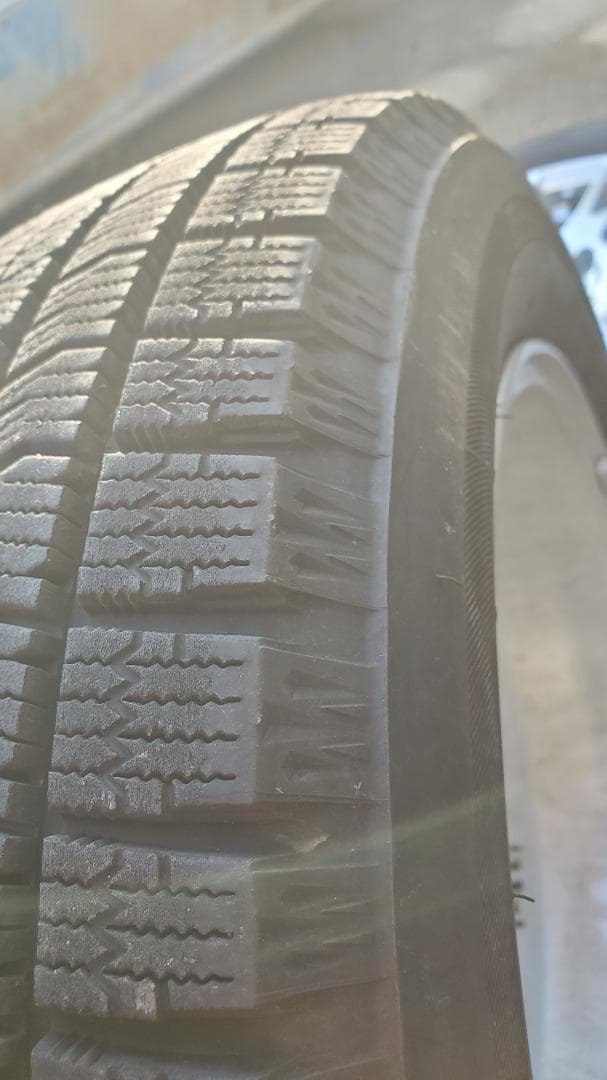 アルミ付きスタッドレスタイヤ　バリ山　バラ販売　185/60R15　4穴