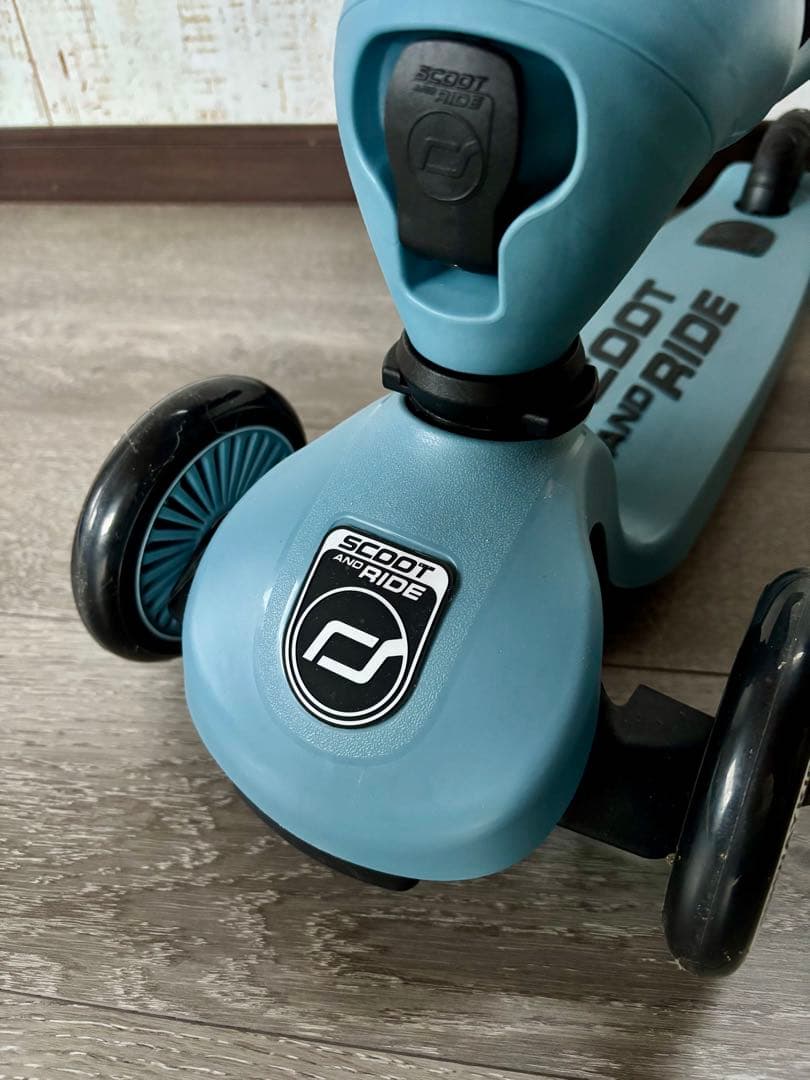 SCOOT AND RIDE 三輪車 ブルー　室内使用のみ