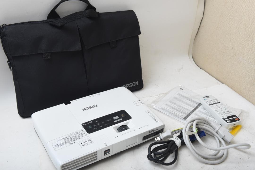 美品 EPSON EB-1776W プロジェクター 付属品あり