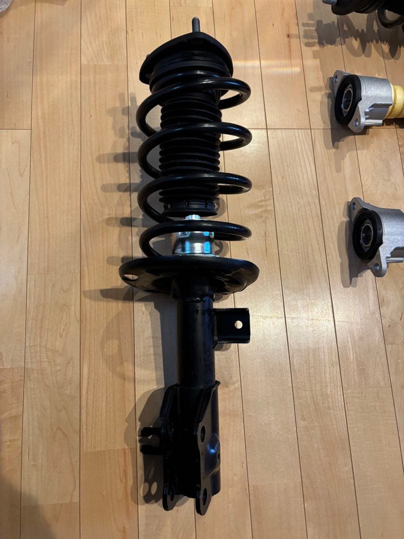 【美品】新車5000キロ外し mazda6 アテンザ gj 純正サスペンション
