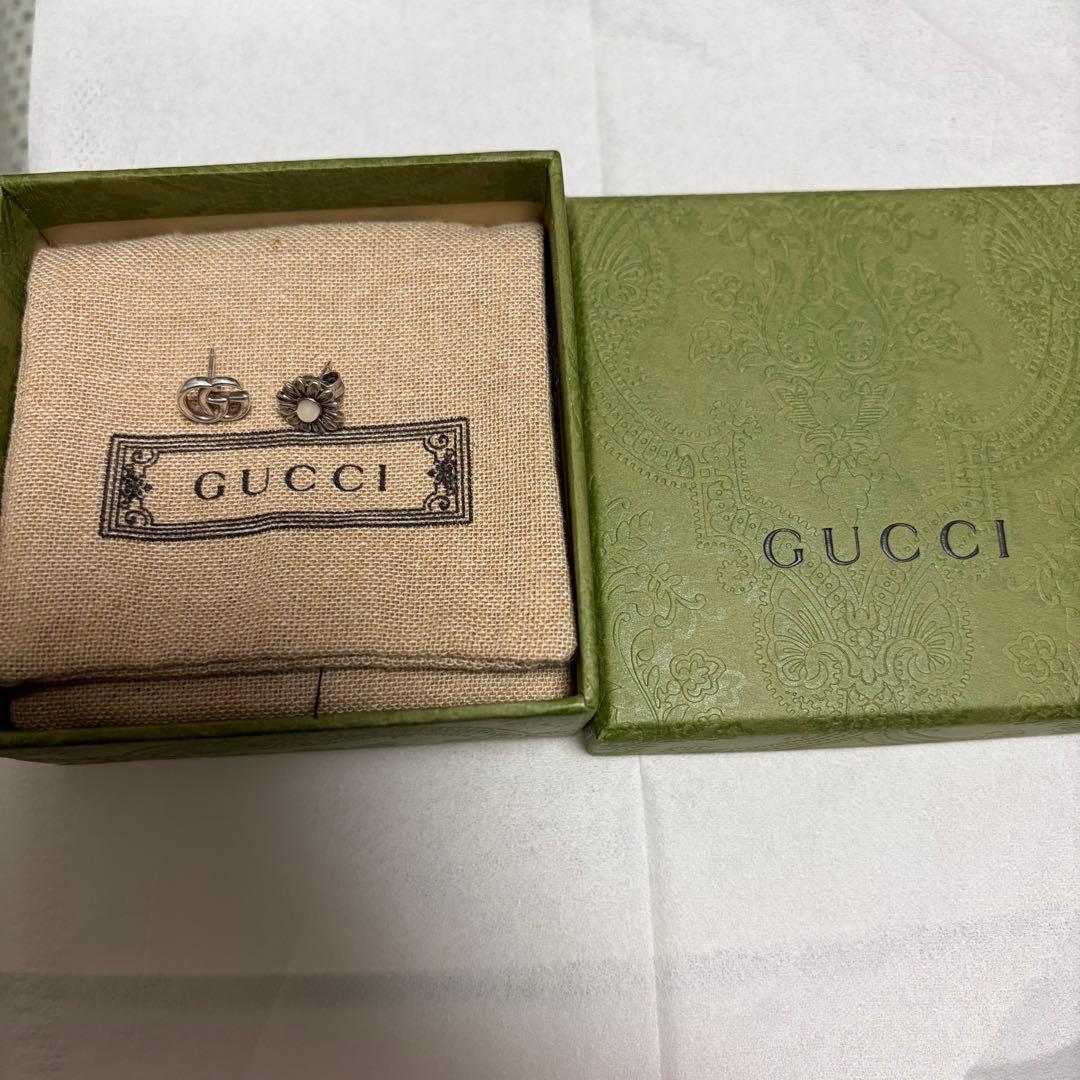 グッチ　スタッズピアス　ダブルG フラワー　ユニセックス