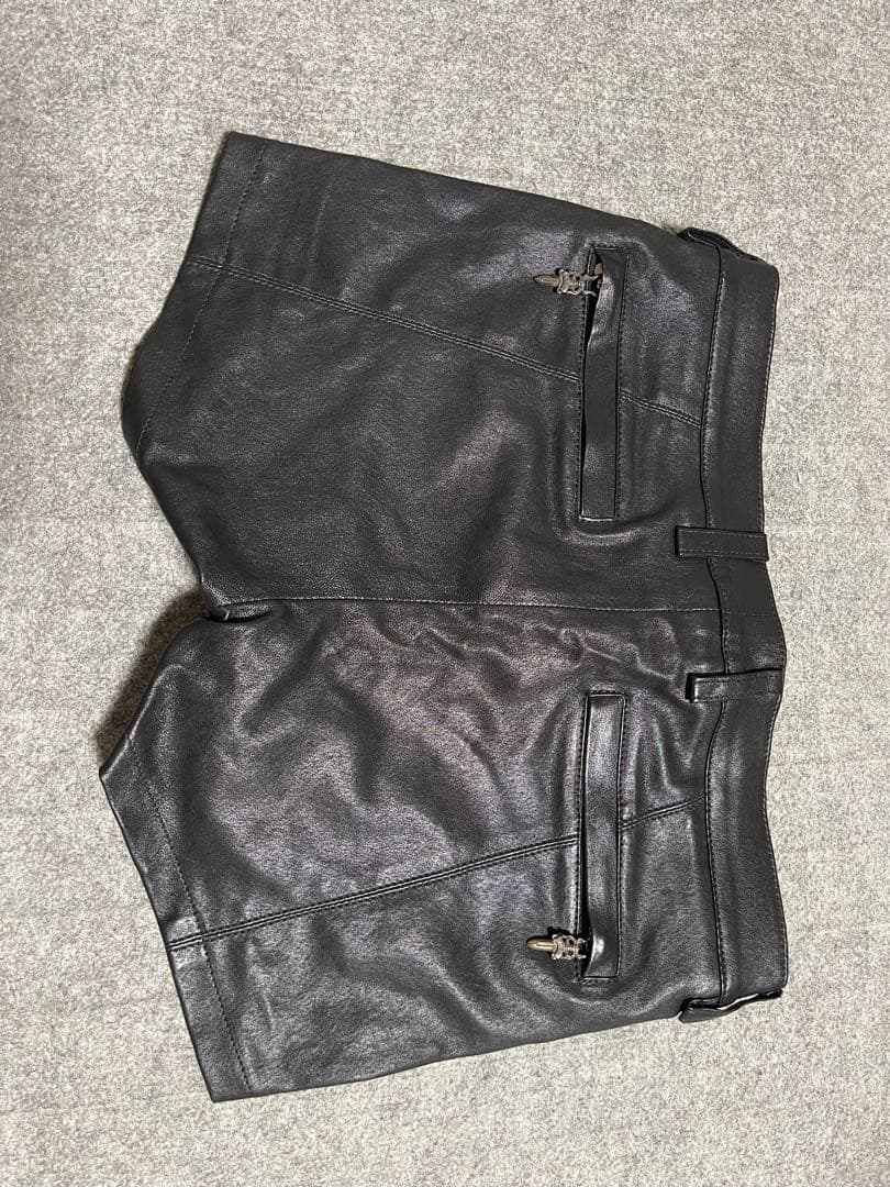 レアな　クロムハーツ　クロスボール　ボタン　タガー　レザーショートパンツ 黒