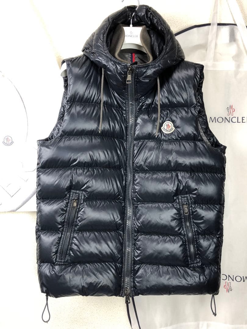 MONCLER フード付　ブラック　メンズ　ダウンベスト　XL 3 モンクレール