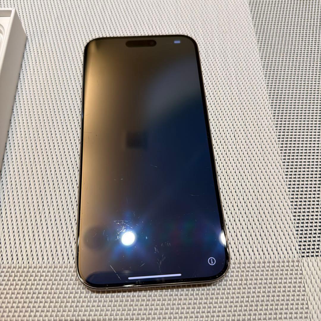 iPhone 15 Pro Max 本体 ナチュラルチタニウム　充電ケーブル付き