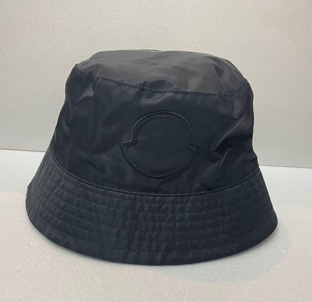 【半額以下】モンクレール 黒バケットハット ロゴ刺繍