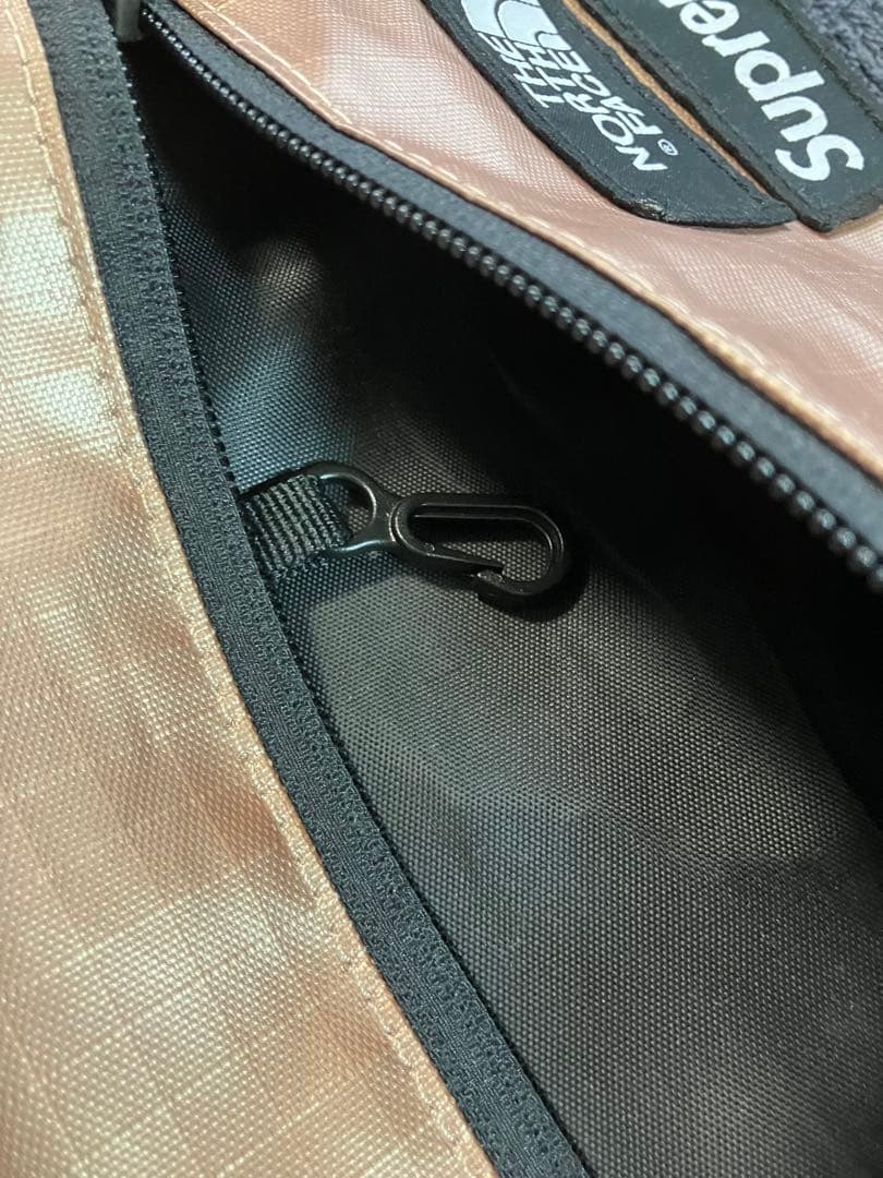 美品 THE NORTH FACE Supreme ボディバッグ ピンクゴールド