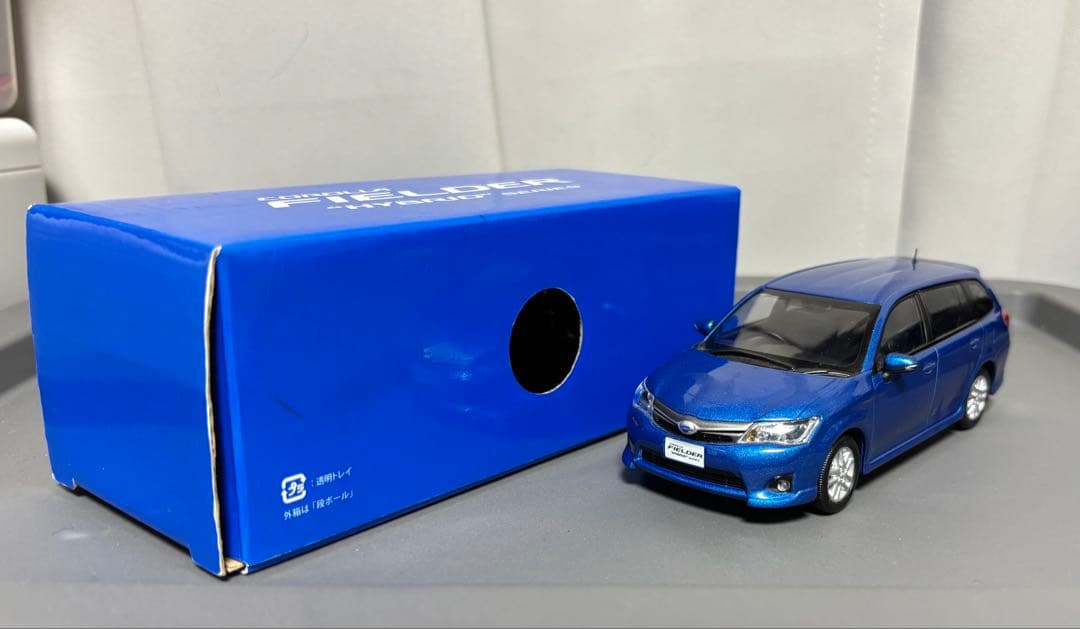 トヨタのカラーサンプル。3台セット。