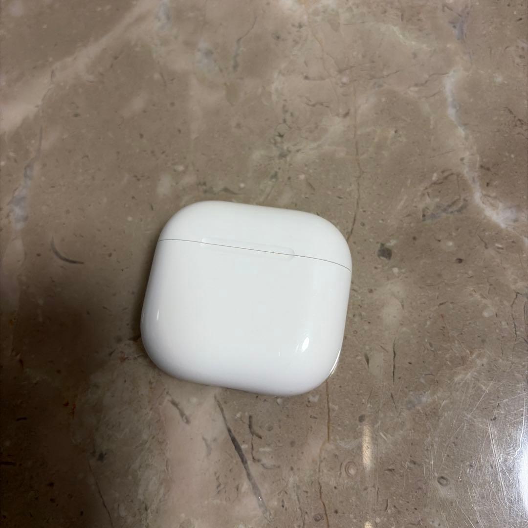 AirPods4 第4世代 ノイキャン　充電ケース付き