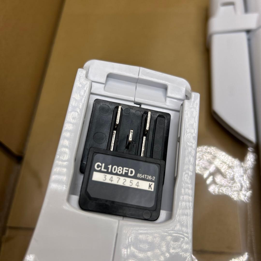 マキタ コードレス掃除機　CL108FDSHW