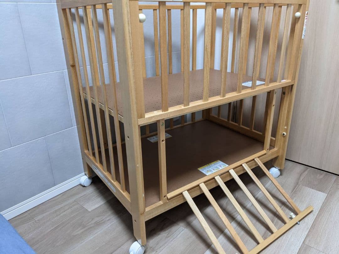 【送料無料】カトージ ベビーベッド ミニタチベッドナチュラル 説明書つき
